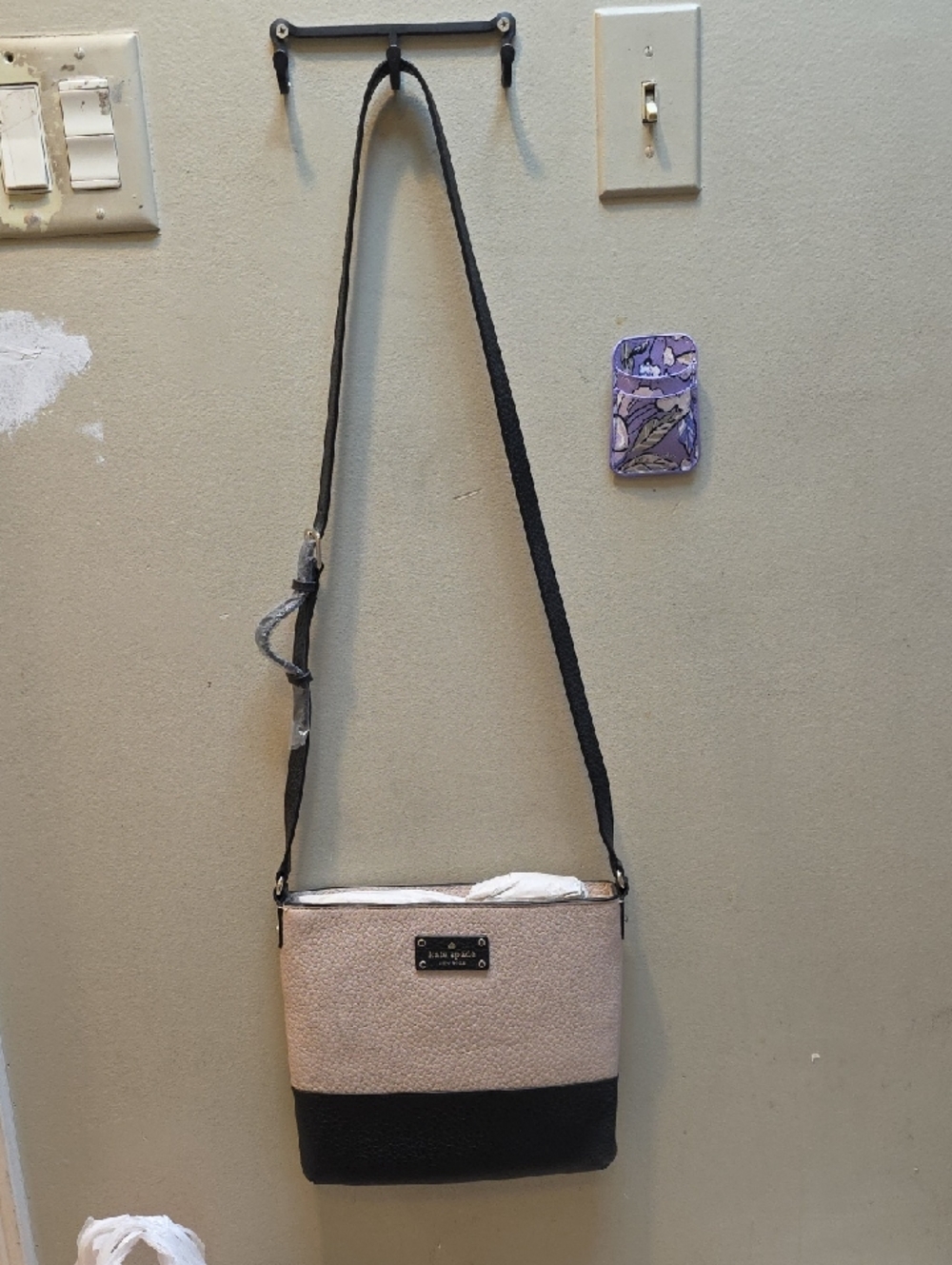 This Is a brand new Kate Spade, Cora Cross Body Bag in tan and black
